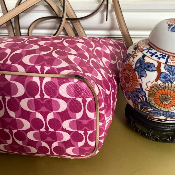 Coach Art Signature Small Tote bag - Picture 5 of 11